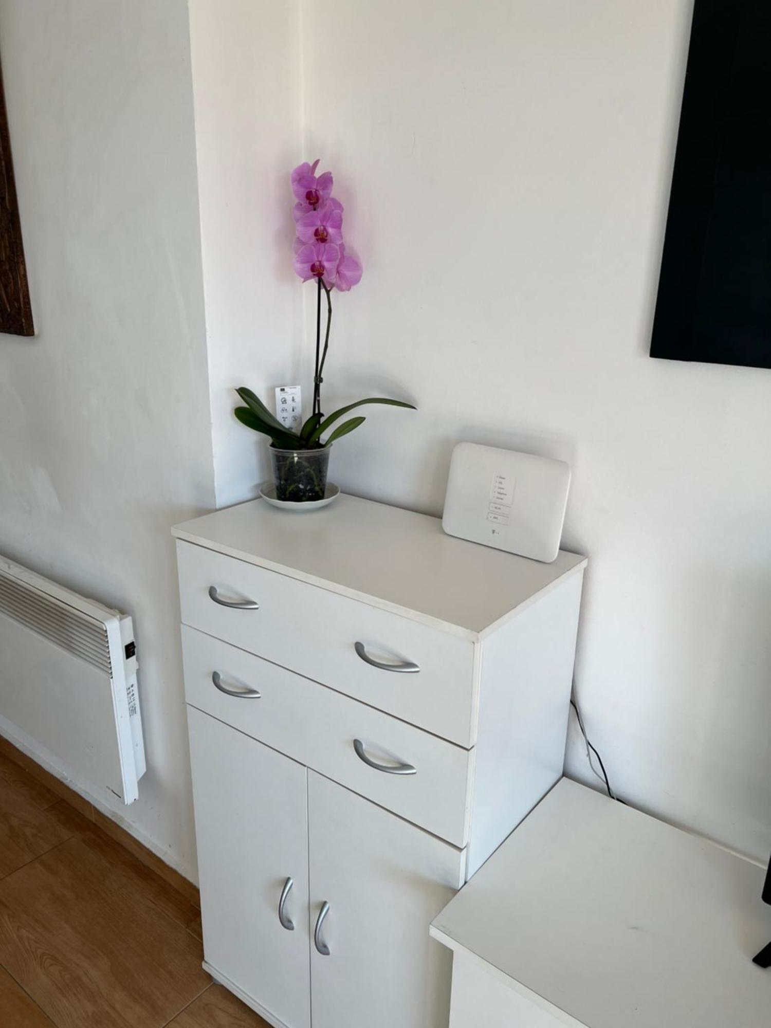 דירה Cozy, Family-friendly 2 Bed With Parking *