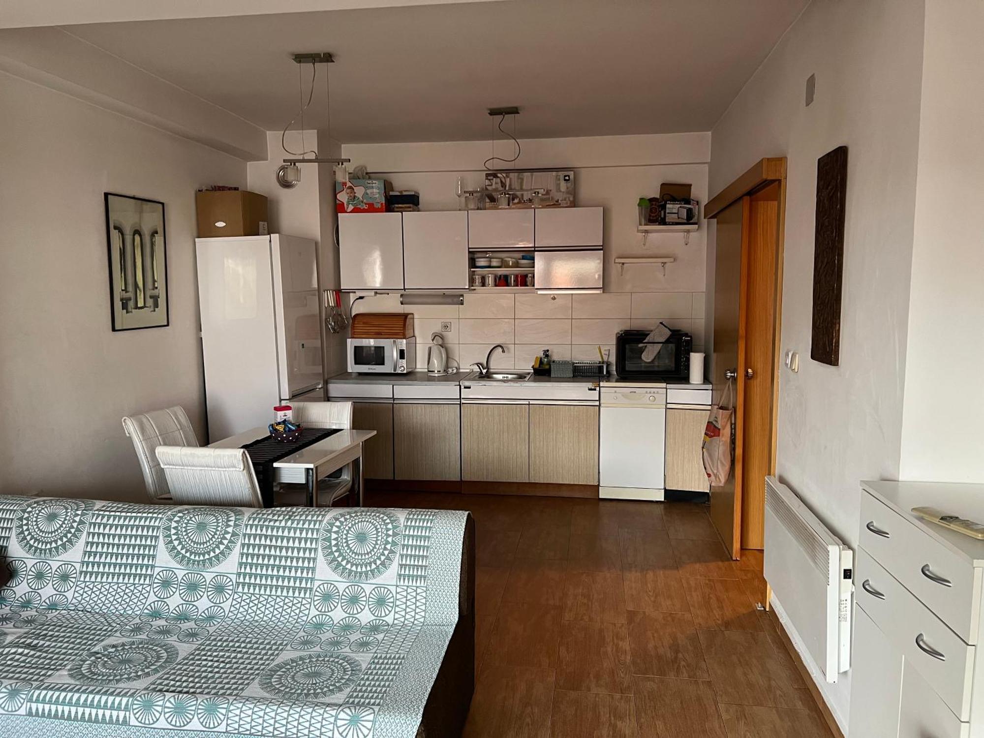 Cozy, Family-friendly 2 Bed With Parking