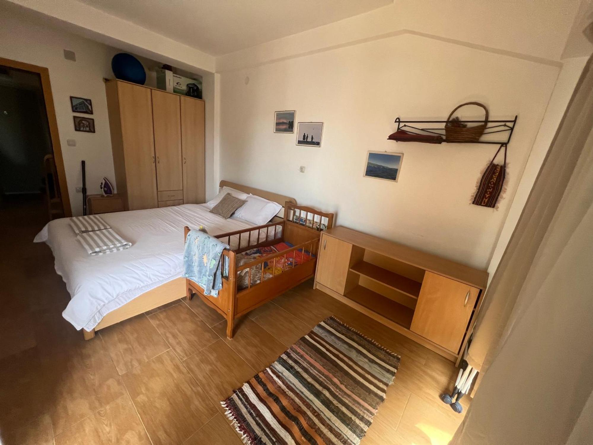 Cozy, Family-friendly 2 Bed With Parking