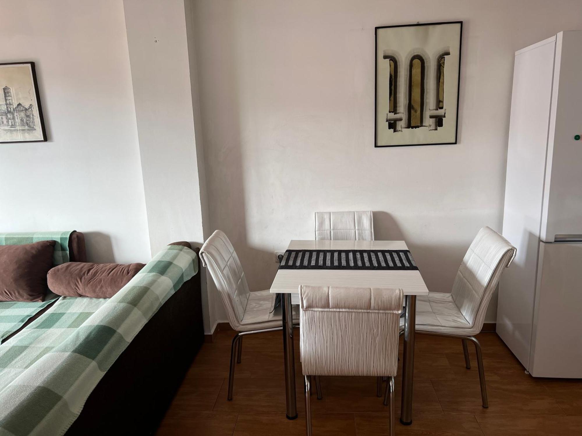 Cozy, Family-friendly 2 Bed With Parking דירה