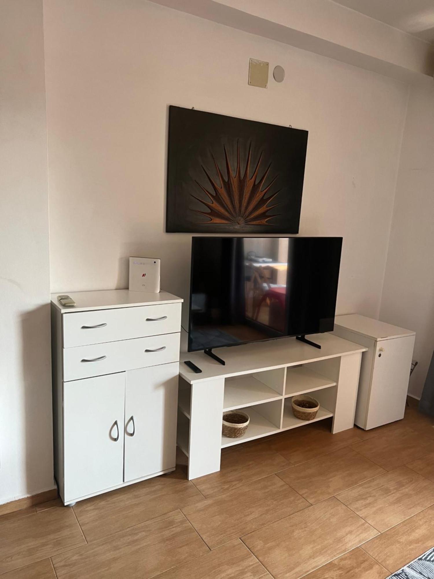 דירה Cozy, Family-friendly 2 Bed With Parking אוהריד