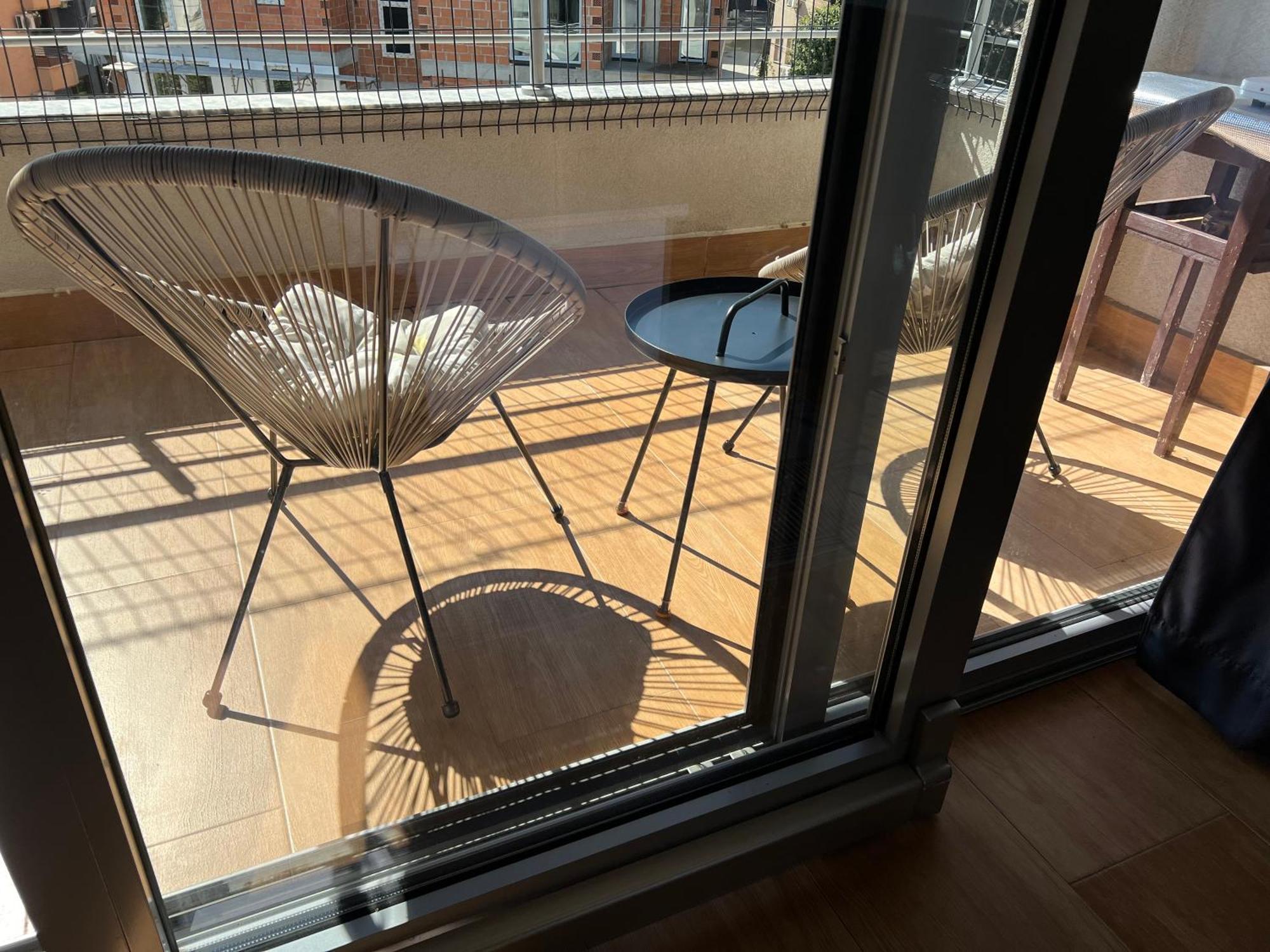 Cozy, Family-friendly 2 Bed With Parking דירה